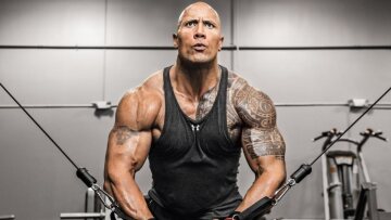 Ντουέιν Τζόνσον: Ο γίγαντας «The Rock»… σφήνωσε μέσα στην Porsche