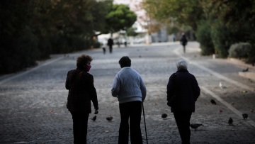 Ο κορωνοϊός «κλονίζει» και την ψυχική υγεία: Πάνω από 100.000 κλήσεις στη γραμμή στήριξης 10306