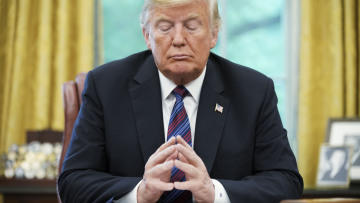 Στον... αυτόματο πιλότο οι ΗΠΑ εν μέσω της πανδημίας - Πού είναι και τι κάνει ο Τραμπ;