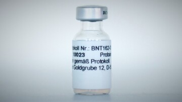 H Ευρωπαϊκή Ένωση υπέγραψε το συμβόλαιο για το εμβόλιο της Pfizer και της BioNTech