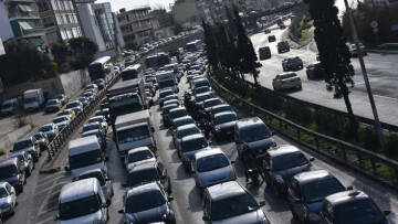 Κίνηση - Μποτιλιάρισμα στην Αθηνών-Λαμίας: Δύο τροχαία το πρωί 