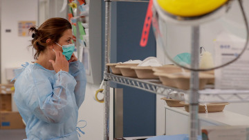 Νέα αρνητικά ρεκόρ με 519 διασωληνωμένους και 72 θανάτους - 2581 τα κρούσματα 