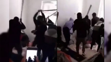 Καμίνια: Άγρια συμπλοκή με έναν νεκρό και δύο τραυματίες μέσα σε σπίτι- Σοκαριστικό βίντεο