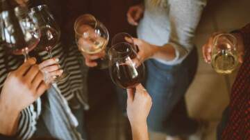 Θεσσαλονίκη: Συνελήφθη 18χρονη που έκανε πάρτι γενεθλίων εν μέσω lockdown