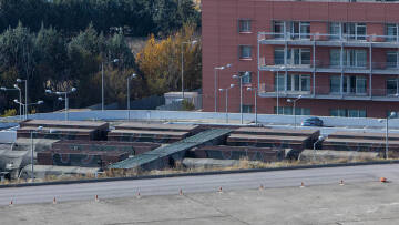 Η Θεσσαλονίκη στο «κόκκινο»: Στήνουν κινητό νοσοκομείο σε πάρκινγκ