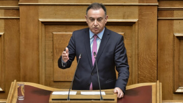 Εθελοντής στο ΕΣΥ και ο βουλευτής της ΝΔ Χρήστος Κέλλας