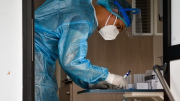 ΕΟΔΥ: Εντοπίστηκαν 69 κρούσματα σε 1.362 rapid test 