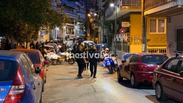 Θεσσαλονίκη: Νεαροί έπαιζαν ποδόσφαιρο στην Ευαγγελίστρια - Έξι συλλήψεις για συνωστισμό (βίντεο)