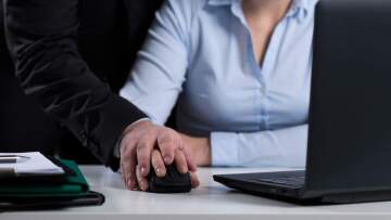 Έρευνα σοκ: Σχεδόν 9 στις 10 γυναίκες στην Ελλάδα έχουν υποστεί σεξουαλική παρενόχληση στην εργασία τους