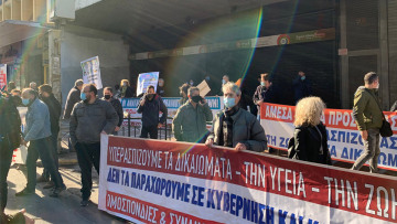 Μοτοπορεία και συγκέντρωση του ΠΑΜΕ στο υπουργείο Εργασίας