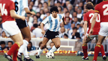 Ντιέγκο Μαραντόνα: To «Adios» όλου του πλανήτη στον... Θεό της μπάλας 