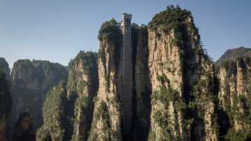 Κίνα: Ο πιο ψηλός υπαίθριος ανελκυστήρας στον κόσμο έχει ύψος 326 μέτρα