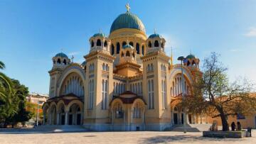 Πάτρα: Με κλειστές τις πόρτες της εκκλησίας η λειτουργία του Αγίου Ανδρέα 