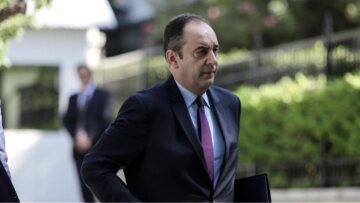 Κορωνοϊός - Γιάννης Πλακιωτάκης: Κρίσιμο το επόμενο 48ωρο για τον υπουργό Ναυτιλίας