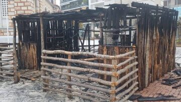 Βόλος: Καταστράφηκε ολοσχερώς από φωτιά η μεγάλη φάτνη στο ναό Αγίου Νικολάου