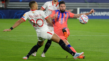 Τσάμπιονς Λιγκ: Τέσσερα γκολ με τέλειο χατ-τρικ και ρεκόρ για τον Ζιρού, το χάρηκε με την ψυχή του ο Λάμπαρντ (βίντεο)