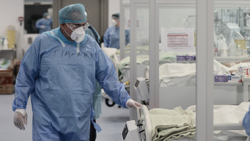 Ο κορωνοϊός «χτυπά» χωρίς διακρίσεις - Ανησυχία για την αύξηση των νεαρών θυμάτων