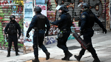 Μεγάλη αστυνομική επιχείρηση για ναρκωτικά στην Αγία Βαρβάρα - Πάνω από 20 συλλήψεις