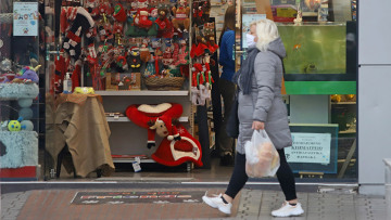 Χριστούγεννα με ανοιχτά κομμωτήρια, συνοικιακά βιβλιοπωλεία και click away - Αύριο οι επίσημες ανακοινώσεις