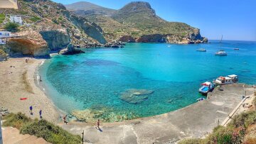 Κορωνοϊός: Συναγερμός στη Φολέγανδρο για το πρώτο κρούσμα