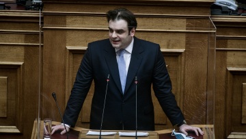 Πιερρακάκης: Και τα ΚΕΠ στη μάχη για τους εμβολιασμούς