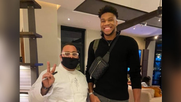 Ελληνικό δείπνο - έκπληξη στον Γιάννη Αντετοκούνμπο στο Μιλγουόκι  - Δείτε φωτογραφίες