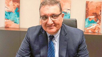 ΠΙΣ κατά Λινού για τους Παιδίατρους: «Πρωτόγονη η διάκριση του "καλού" κρατικού γιατρού και του "κακού" ιδιώτη»