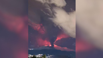 Ξύπνησε η Αίτνα και «βρυχάται» - Σιντριβάνια λάβας ύψους 100 μέτρων