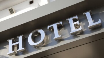Ξενοδόχοι προς κυβέρνηση: Χάσαμε τον ύπνο μας, θέλετε τις επιχειρήσεις μας μόνο για ύπνο;