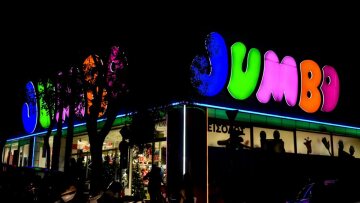 Jumbo: Επταήμερη λειτουργία και 12ωρο για το εμπόριο προτείνει ο Βακάκης 