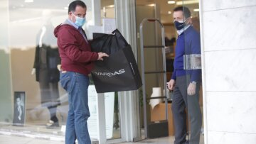 Ο Άδωνις Γεωργιάδης ψώνισε με click away - «Όλα απλά και εύκολα»