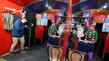 Ισπανία: Ο Άγιος Βασίλης συναντά με... βιντεομηνύματα τα παιδιά λόγω κορωνοϊού