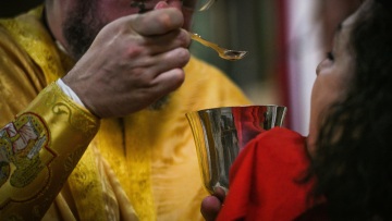 Εφικτή η σύγκλιση Εκκλησίας – επιστήμης για την «μηχανική» της Θείας Κοινωνίας