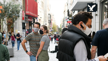 Ο καθηγητής Χρηστάκης προβλέπει τη ζωή μετά... Covid: Θα είμαστε σεξουαλικά τρελαμένοι, άπληστοι και άθρησκοι