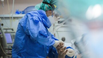 Κορωνοϊός – Καπραβέλος: Η πανδημία είναι μπροστά μας όχι πίσω μας – Τι είπε για το εμβόλιο