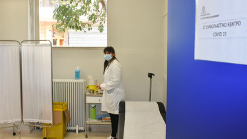 Εμβόλιο για τον κορωνοϊό: Το protothema.gr στο εμβολιαστικό κέντρο Ιλίου - Πώς θα γίνεται η διαδικασία