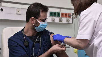 Εμβολιασμοί: Ο ρόλος της ινδικής μετάλλαξης στη δημιουργία νέου κύματος που θα πλήξει μόνο τους ανεμβολίαστους