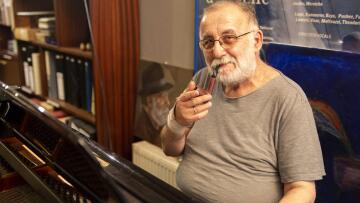 Θάνος Μικρούτσικος: Οι προσωπικές εξομολογήσεις και η διαρκής μάχη του με το αδύνατο