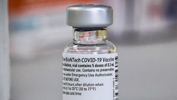 Εμβόλιο για τον κορωνοϊό: Όλη η διαδρομή έως τη χορήγησή του – Η διαδικασία που διαστρέβλωσαν οι συνωμοσιολόγοι