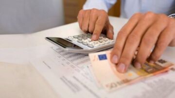 e-EFKA: Ποιοι ελεύθεροι επαγγελματίες αναμένουν από αύριο επιστροφές 