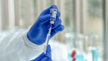 Εμβόλιο για τον κορωνοϊό: Ποιες είναι και με ποια σειρά θα γίνει ο εμβολιασμός στις ευπαθείς ομάδες