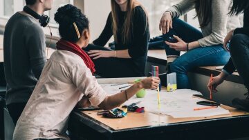 Επέκταση του προγράμματος Erasmus σε χώρες της Βόρειας Αφρικής και Μέσης Ανατολής επιθυμεί η ΕΕ
