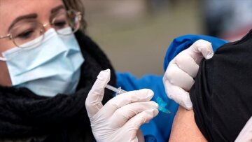 Γενς Σπαν: Εάν συνεχίσουμε με αυτό τον ρυθμό τους εμβολιασμούς θα χρειαστούμε δέκα χρόνια για όλο τον πληθυσμό