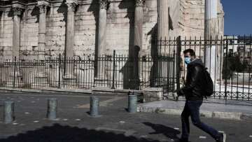 Κορωνοϊός - Τρομάζει η πρόβλεψη Σαρηγιάννη: Τα μοντέλα δείχνουν 2.000 κρούσματα τη μέρα στα τέλη Φεβρουαρίου 