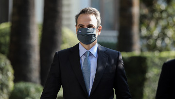 Παρασκήνιο: Τα «γκάζια» του Μητσοτάκη σε υπουργούς και μανδαρίνους για τον εμβολιασμό