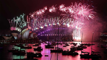 Νέα Ζηλανδία και Αυστραλία υποδέχτηκαν με εντυπωσιακά σόου το 2021 - Δείτε βίντεο