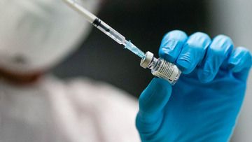 Εμβόλιο για τον κορωνοϊό: Η Κομισιόν συζητά με τις Pfizer/BioNtech για επιπλέον δόσεις