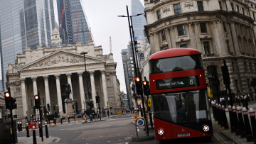 Κορωνοϊός: Σε κόκκινο συναγερμό η Μεγάλη Βρετανία - Αυστηρό lockdown και σκηνές έξω από τα νοσοκομεία