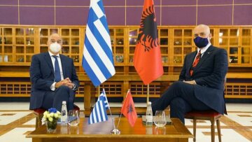 Τηλεφωνική επικοινωνία Δένδια με Εντι Ράμα