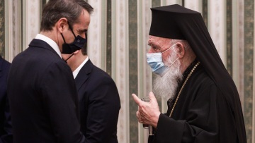 «Μίνι» διάλογος Μητσοτάκη - Ιερώνυμου στο Προεδρικό - Επιμένει η Ιεραρχία για ανοιχτές εκκλησίες